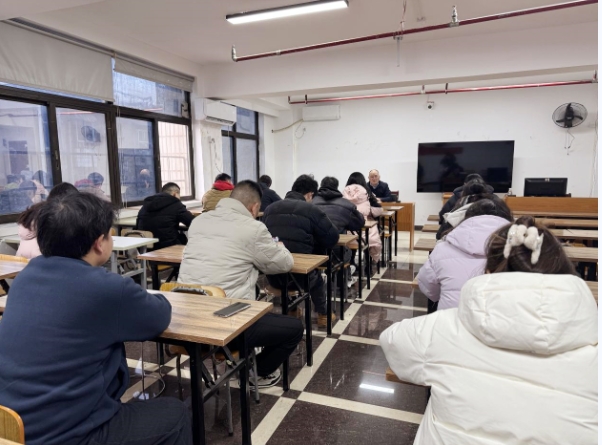 京鑫职业培训学校开展全员月度考核测试.png
